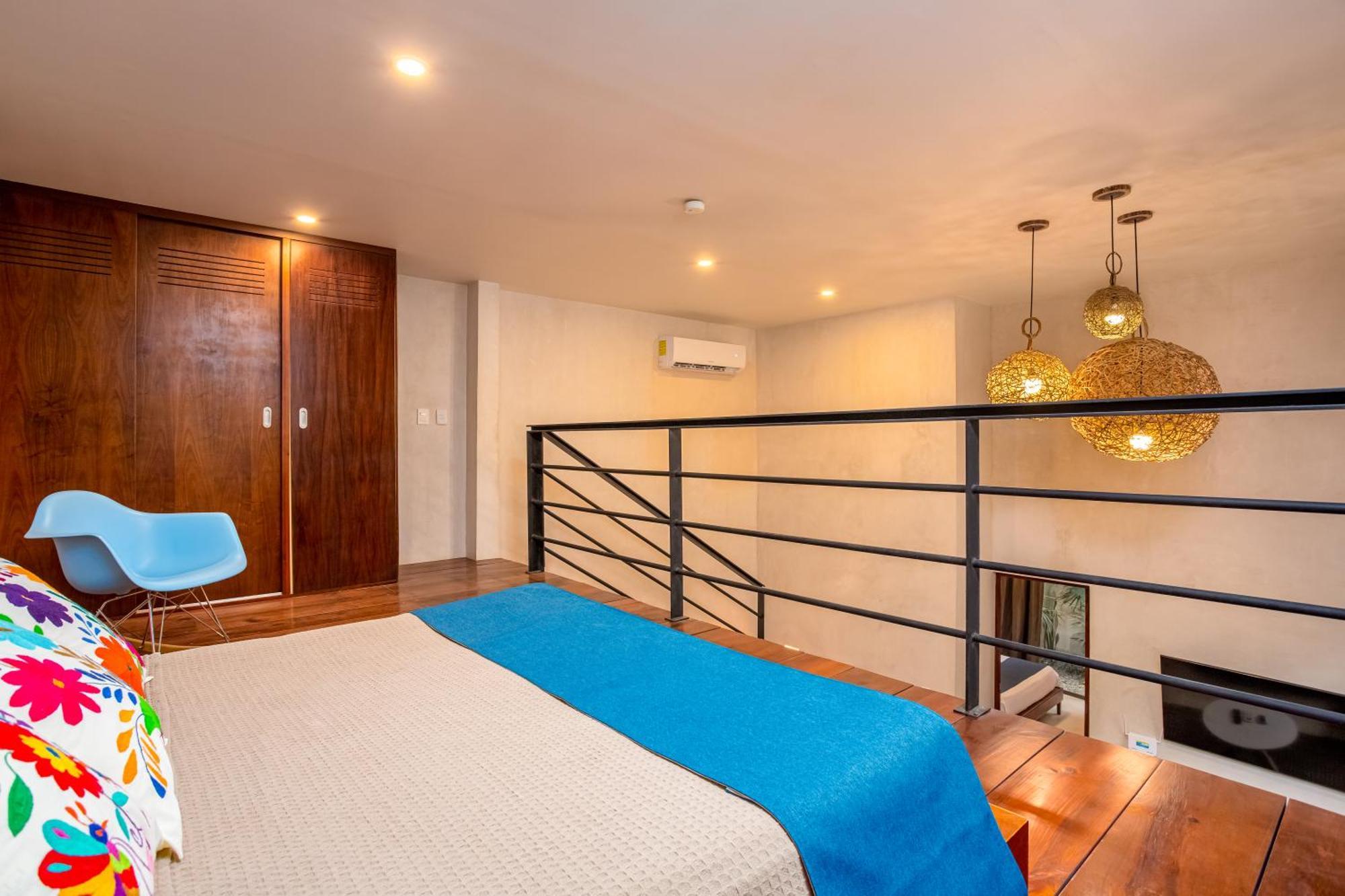 Beautiful Loft With 2 Apartment *